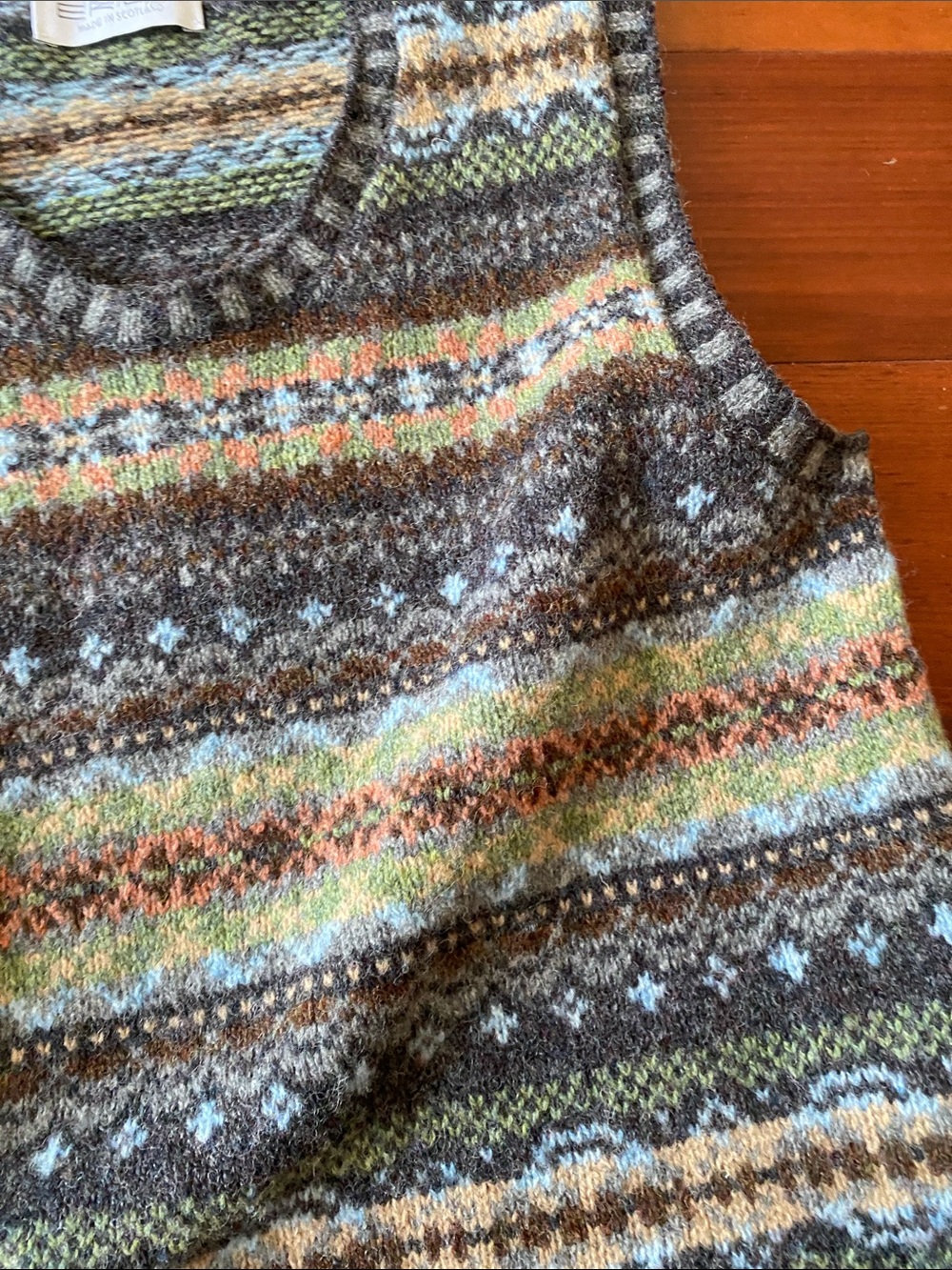 Pyne and smith pattern sweater vest - Picture 4 of 5